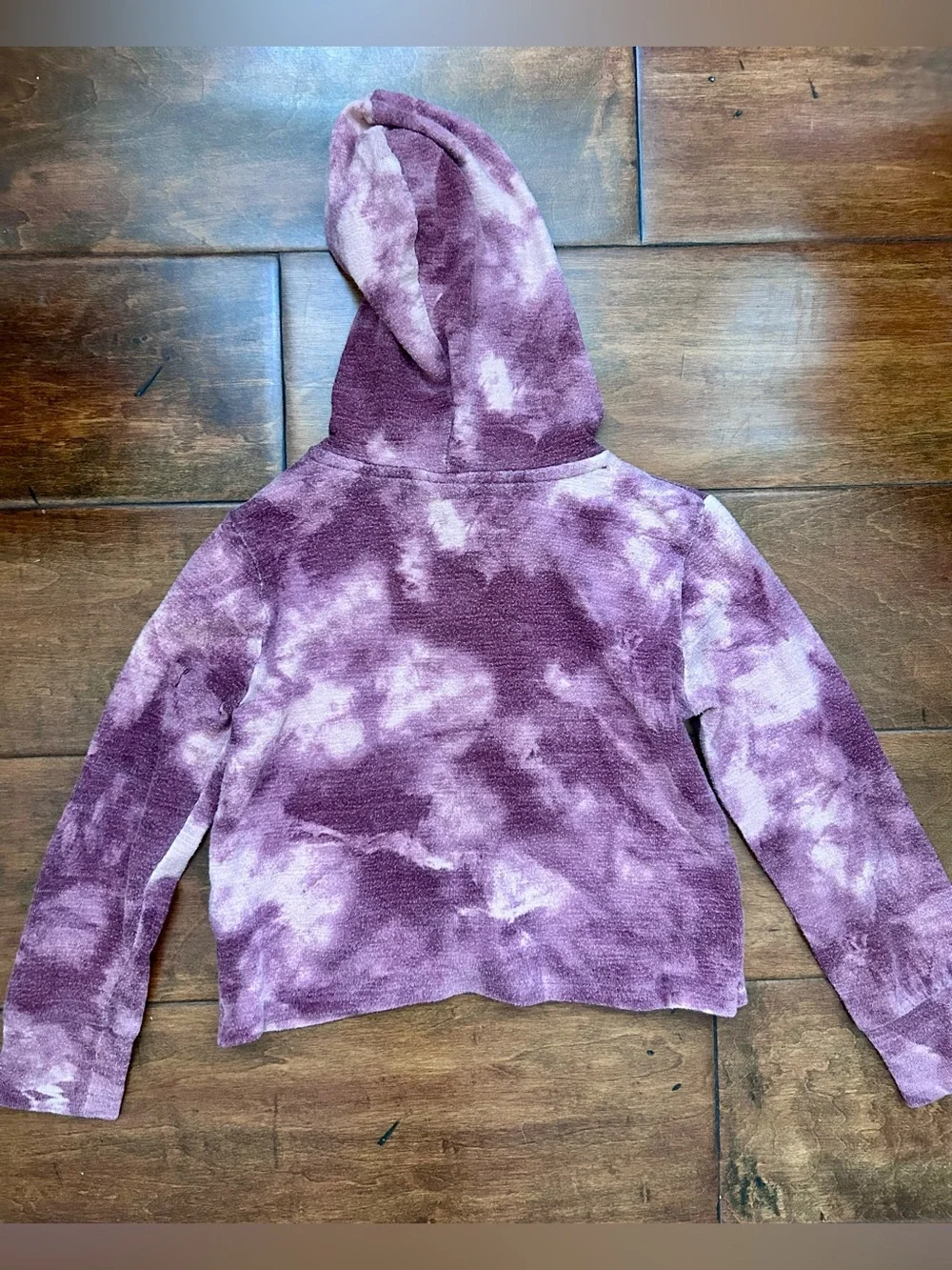 Old Navy Small (6-7) burgundy tie dye slightly cropped longsleeve hooded top